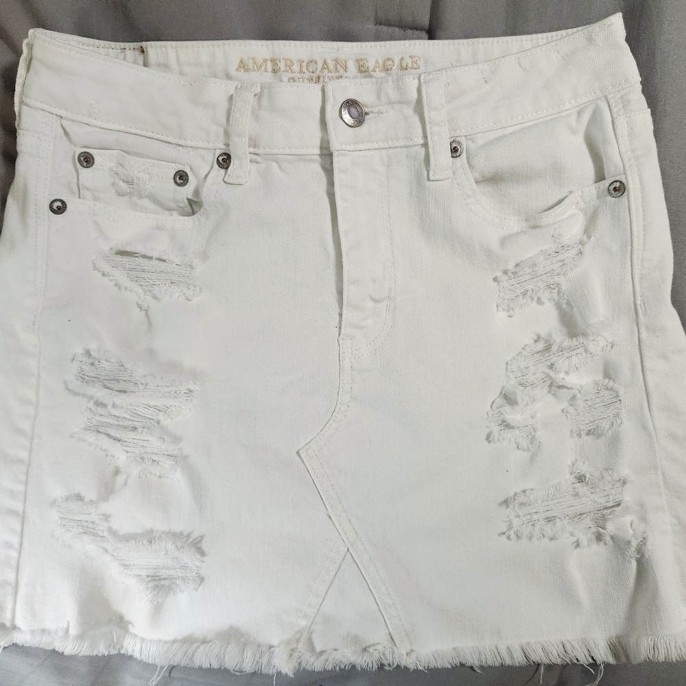 White American Eagle (size 4)